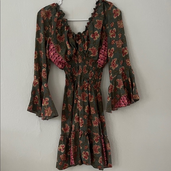 Floral Ruffle Sleeve Dress - Picture 2 of 5